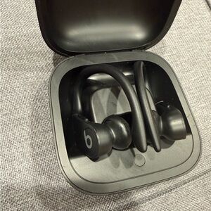 Beats Black Wireless headphones with Case